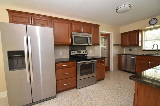 Foto del edificio - 6611 Colonial Dr