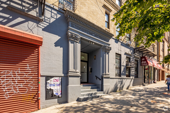 Building Photo - 150 Manhattan Ave