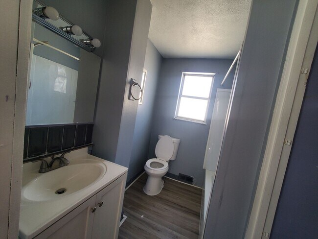 Foto del edificio - Spacious 3 Bedroom 1.5 Bath House in Price...