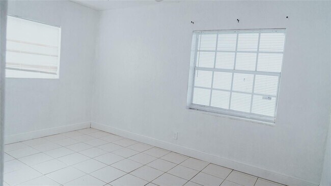 Foto del edificio - 6320 SW 10th Ct