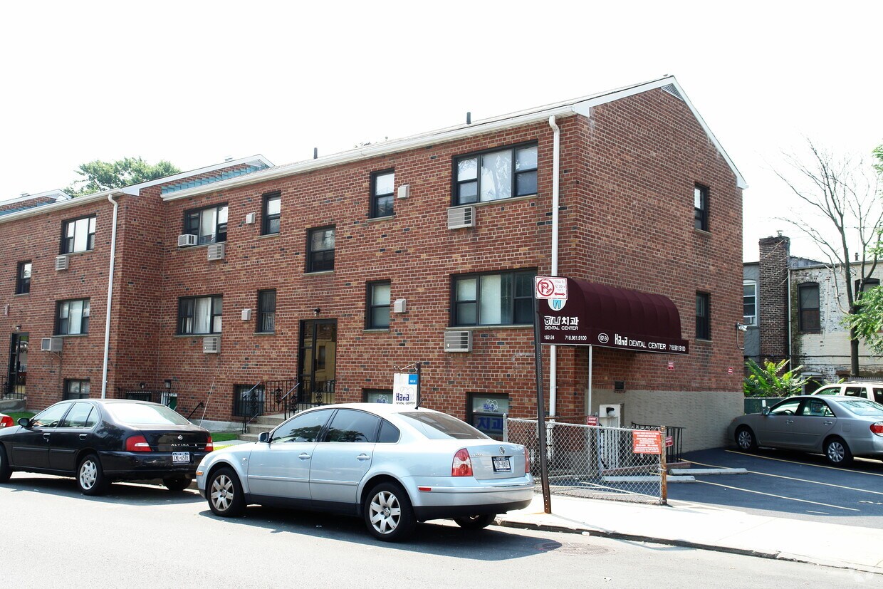 Foto principal - 163-02 Crocheron Ave
