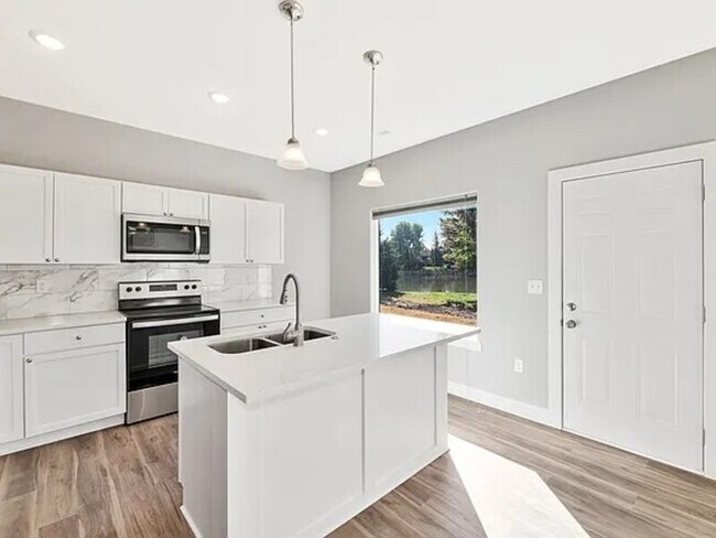 Foto del edificio - 7502 E 36th St N