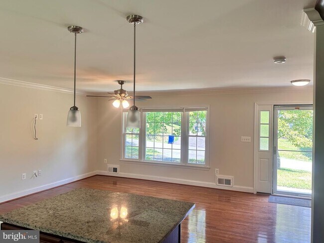 Building Photo - 11912 Clover Knoll Rd