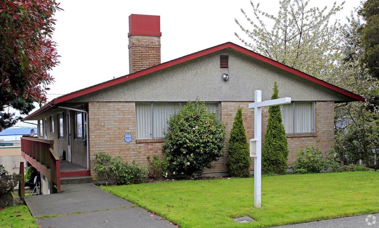 Primary Photo - 2522 Grand Ave