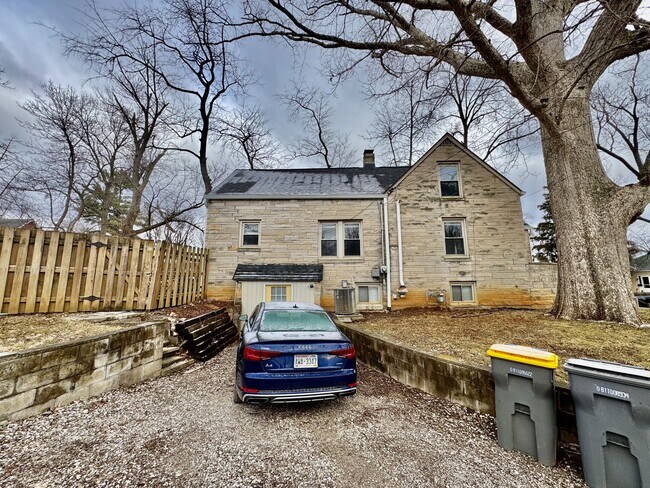 Foto del edificio - 1105 N Woodburn Ave