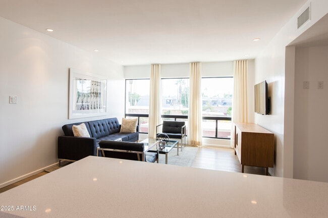 Foto del edificio - 7319 E Northland Dr
