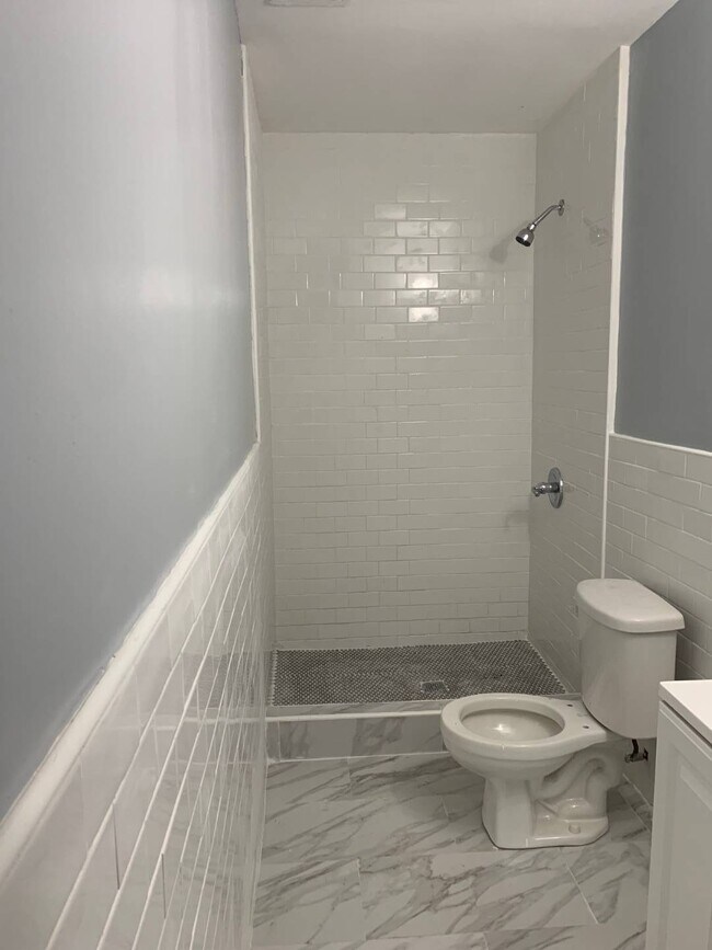 Foto del edificio - 183 E Mosholu Pkwy N