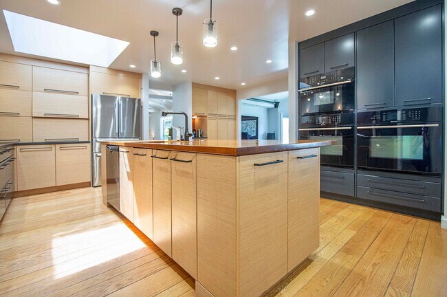 Building Photo - Kentfield Gated Estate
