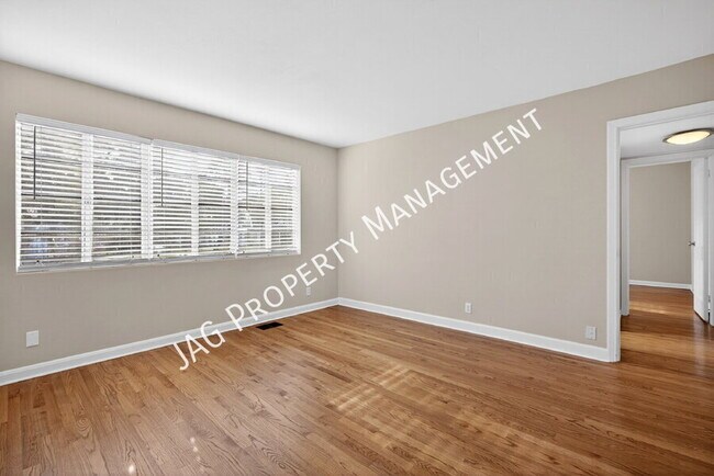Building Photo - 2761 St Johns Ave