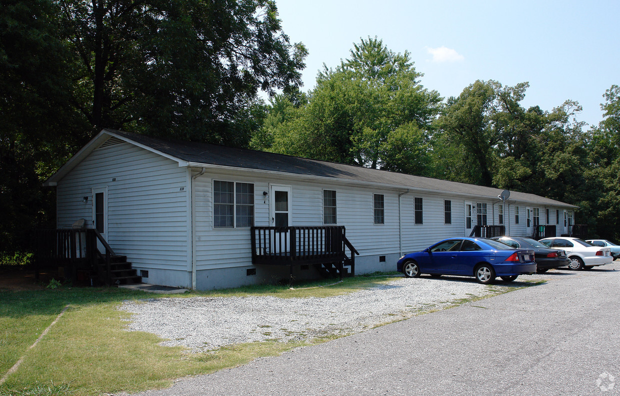 Building Photo - 638 S Elm St