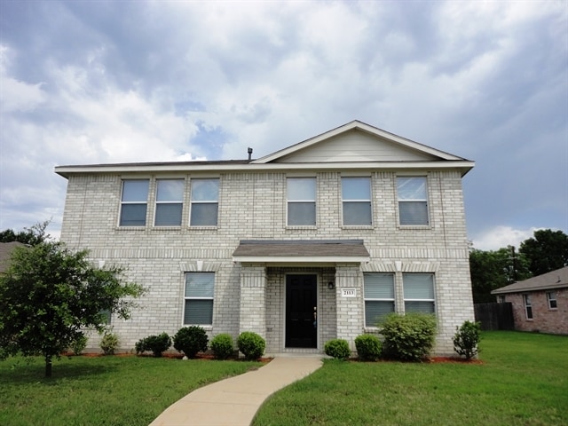 Primary Photo - 2113 Lone Pecan Drive
