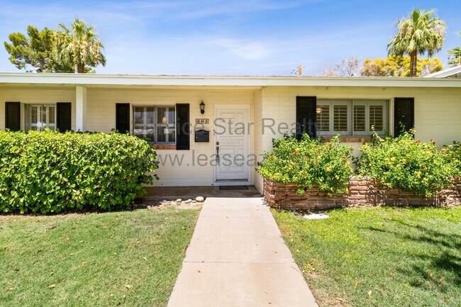Building Photo - 602 W Palmaire Ave