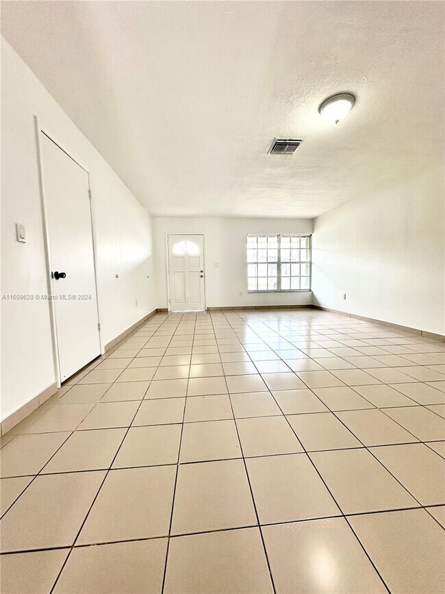 Building Photo - 226 SW 95th Pl