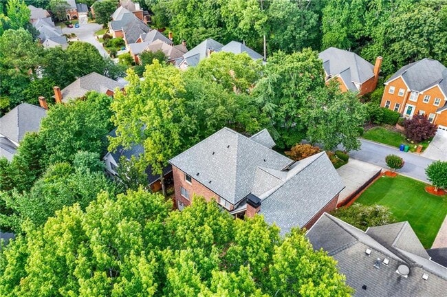 Building Photo - 2448 Kings Arms Dr