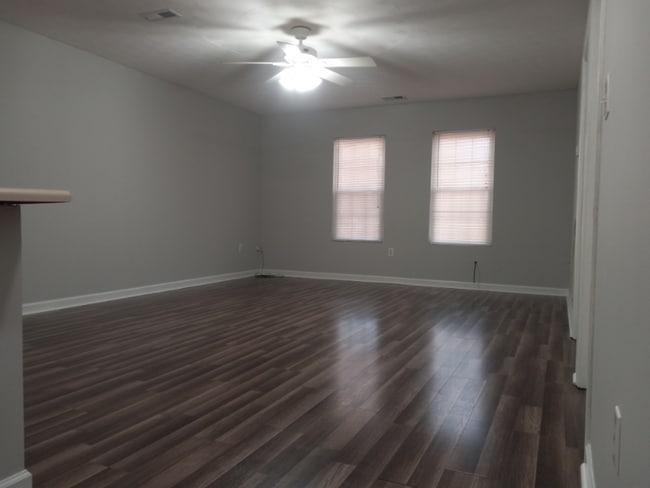 Building Photo - 1013 Middlesettlements Rd