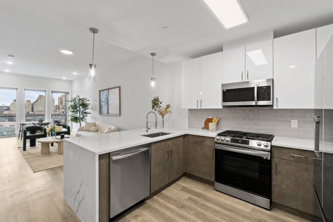 Building Photo - 412 Whiton