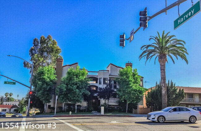 Foto del edificio - 1554 E Wilson Ave