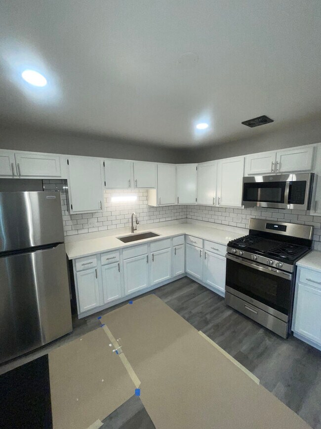 Foto del edificio - 16346 Winchester Ave