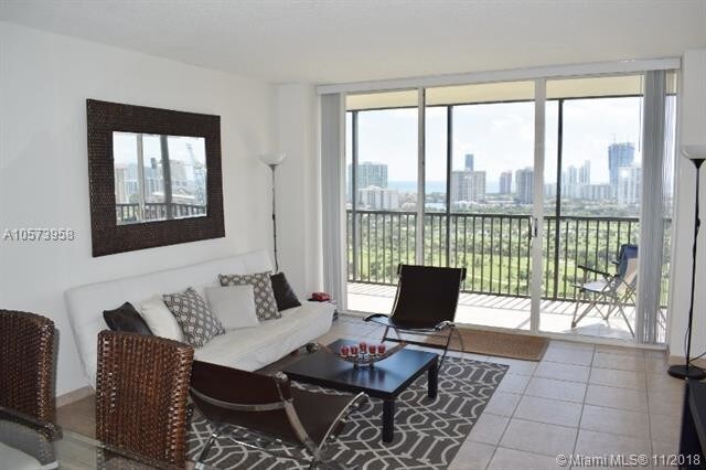 Foto principal - 20335 W Country Club Dr