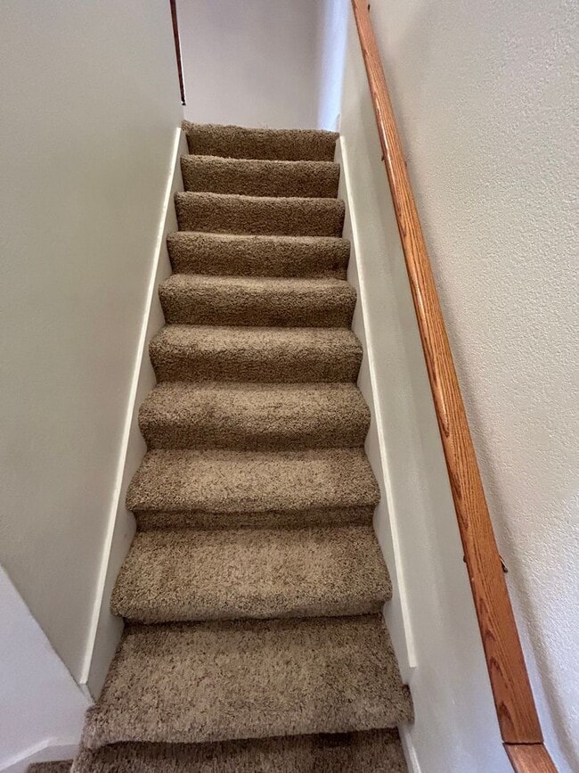 Building Photo - 140 B St