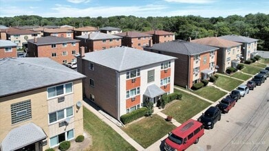 Building Photo - 9216 Seymour Ave