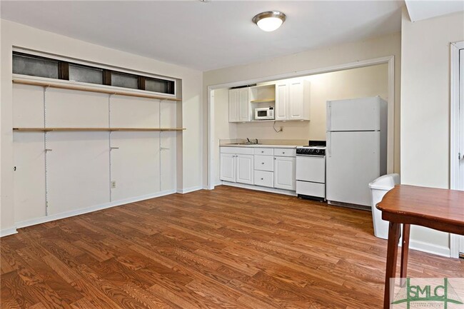 Building Photo - 9 E Gordon St