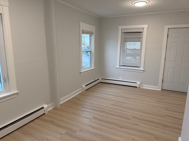 Building Photo - 5 Free St