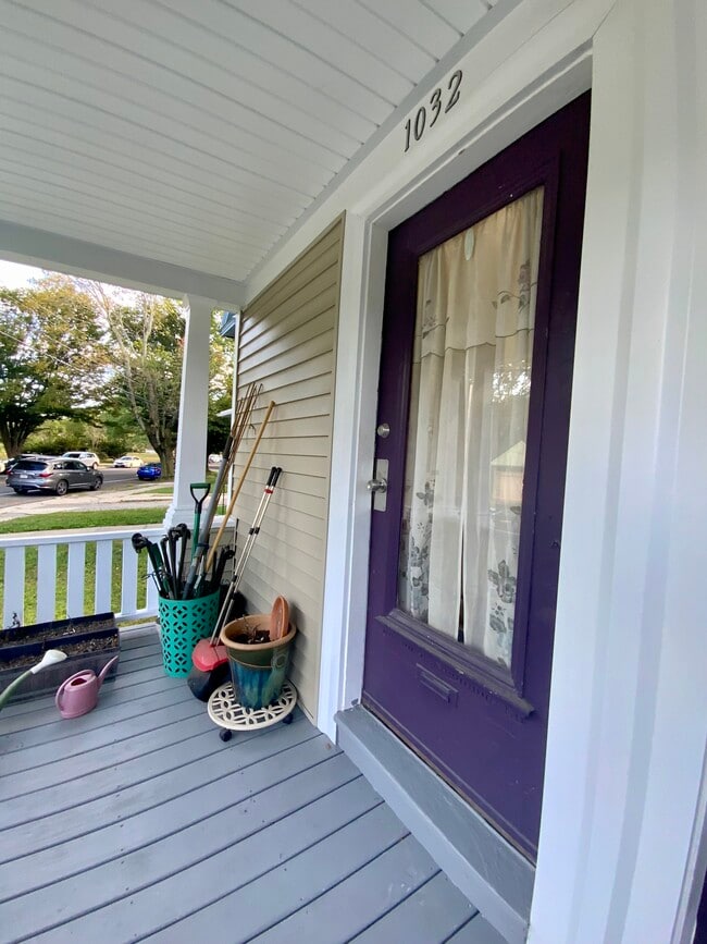 Building Photo - 1032 Hope St