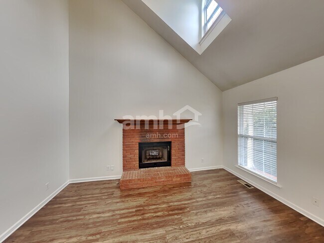 Building Photo - 204 Creekwood Drive