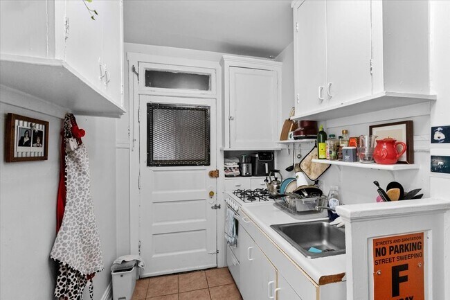 Foto del edificio - 652 W Oakdale Ave