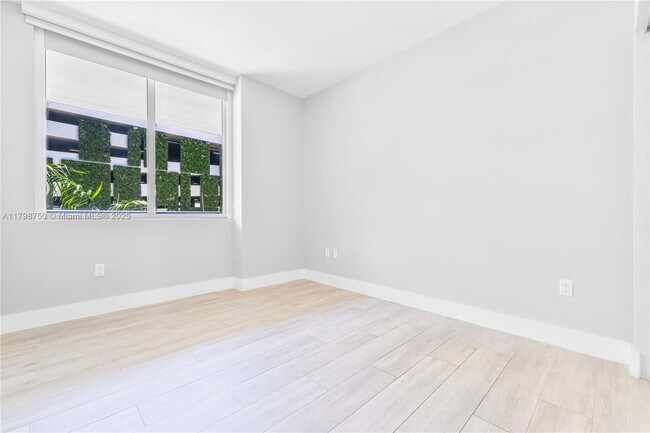 Foto del edificio - 16385 Biscayne Blvd