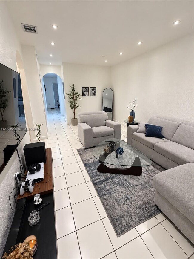 Foto del edificio - 7050 NW 177th St