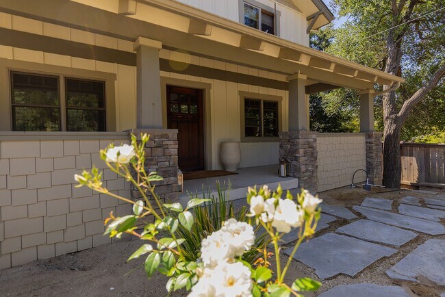 Foto del edificio - Private Creek Rd Paradise