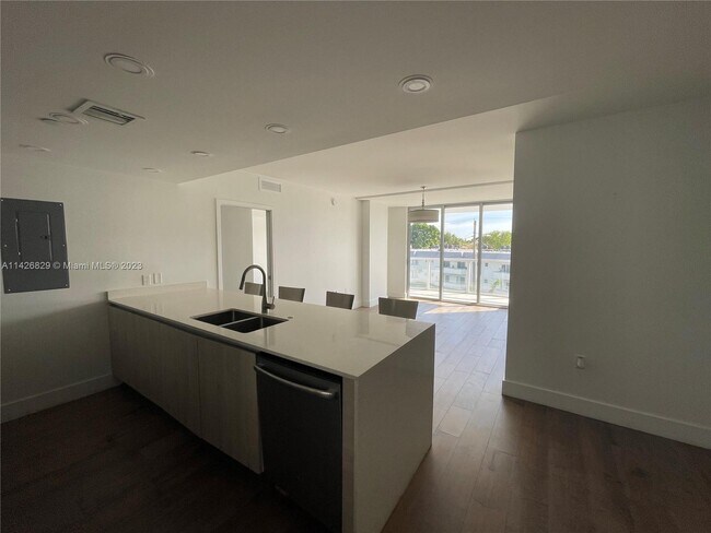 Foto del edificio - 13800 Highland Dr
