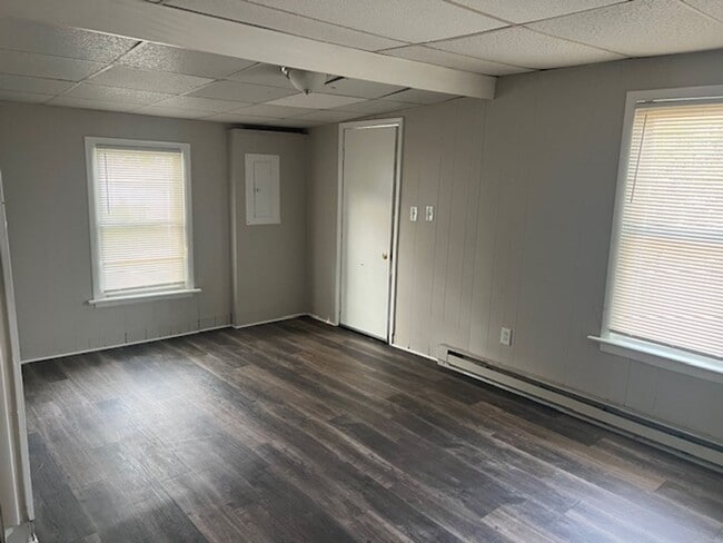 Building Photo - 2533 Penbrook Ave