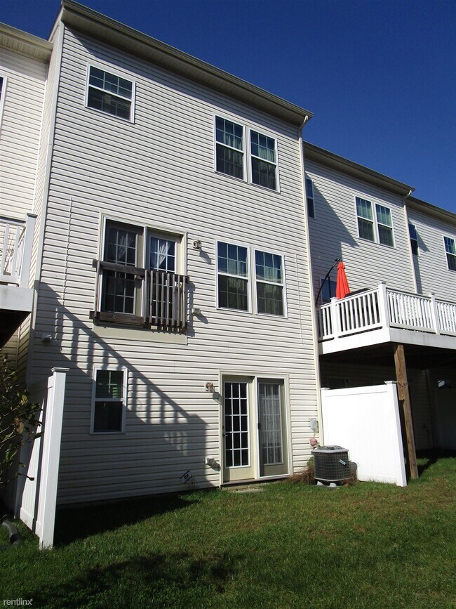 Building Photo - 4 br, 3.5 bath Townhome - 791 Grape Vine Loop