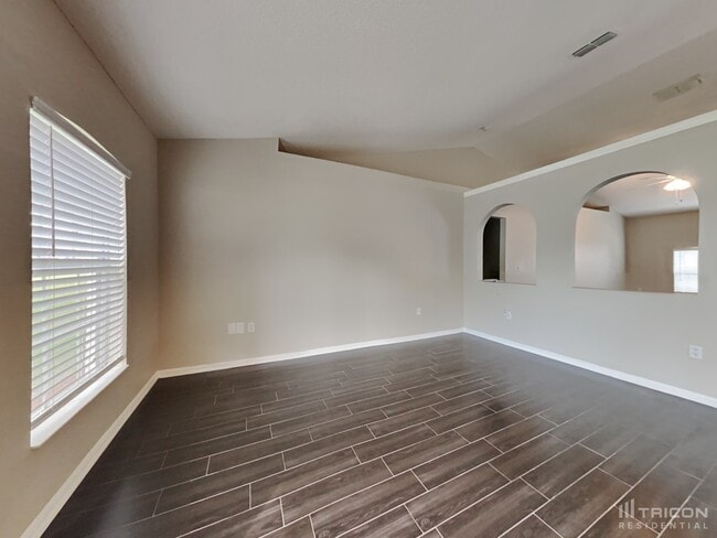 Building Photo - 5148 Jenson Ave