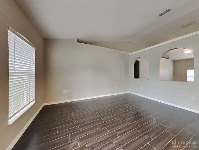 Foto del edificio - 5148 Jenson Ave