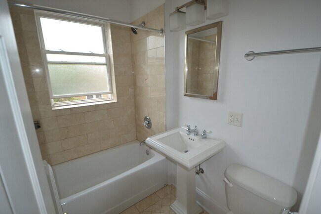 Foto del edificio - 4414 N Rockwell St