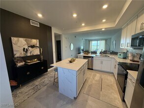 Building Photo - 15285 Grn Acrs Ave