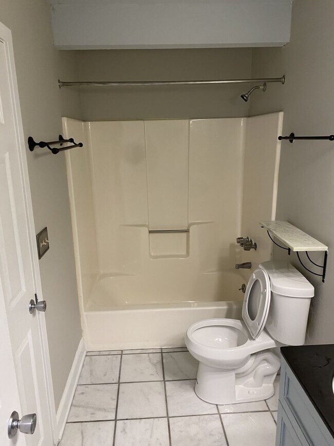 Building Photo - 3 bedroom / 2.5 bath Townhome – Spacious T...