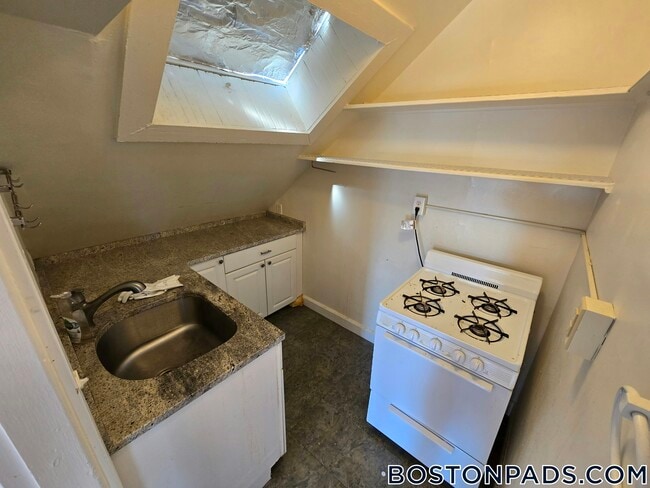 Building Photo - 44 Central St