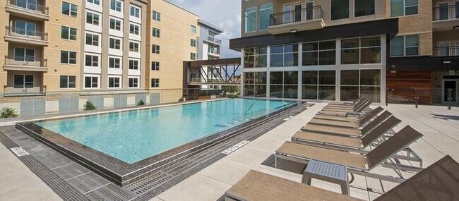 Building Photo - 2119 Westheimer Rd