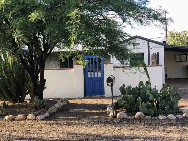 Foto del edificio - A true Tucson style home near the University of Arizona main campus! Must See!