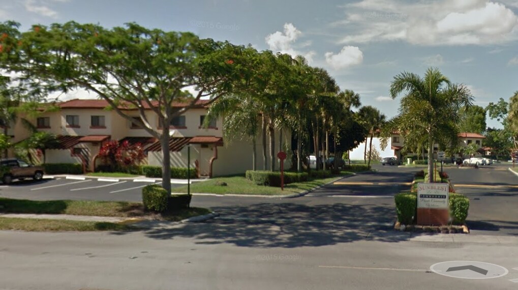 Sunblest Townhomes Apartments in Sunrise, FL