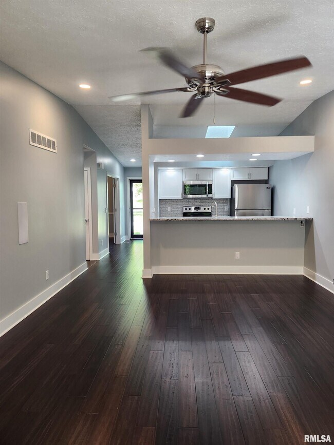 Foto del edificio - 3439 N Willow Ct