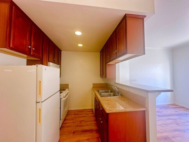 Foto del edificio - Awesome condo next to North Park Community...