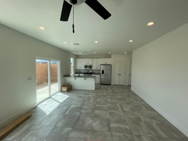 Building Photo - 272 N 2470 W