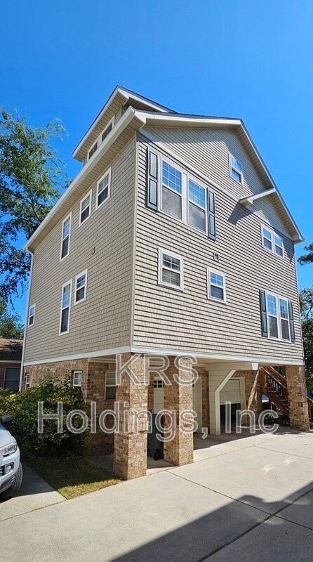 Building Photo - 9575 8th Bay St