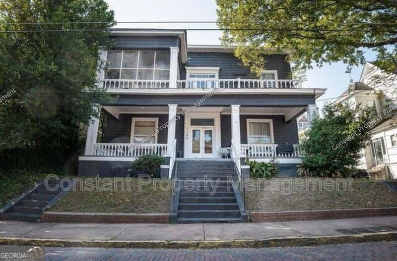 Primary Photo - 1166 Bond St